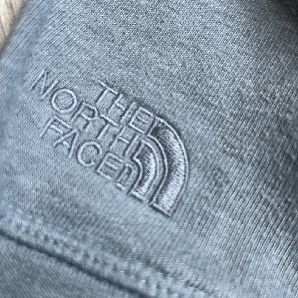 The North Face Womens Pullover Hoodie Gray Small 1/2 Zipper Backside Curved Hem
